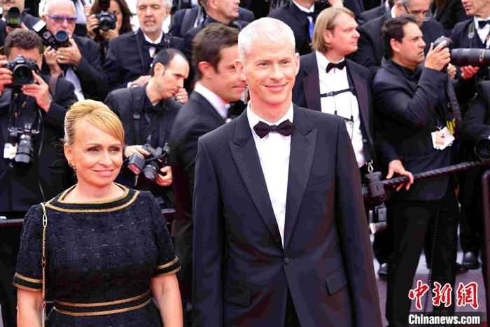 资料图为文化部长雷斯特2019年5月参加戛纳电影节。中新社记者 李洋 摄 法国确诊病例增至1412例 文化部长感染新冠病毒