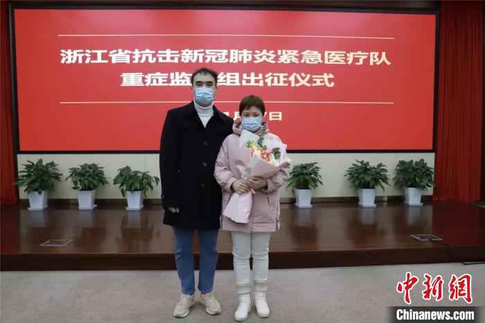 徐梦薇在出征前留影。 余杭区供图 摄  疫区日记:我们也许做不成火炬 但可点亮萤火之光