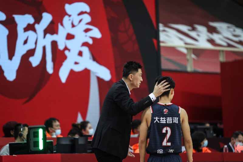 专访杜锋首谈舆论风波:最重要的是队员能接受我的执教方式